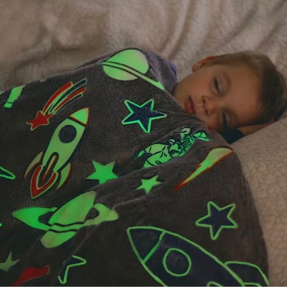 NIP Soft Glow In The Dark Astronaut/Space Blanket - Picture 4 of 5